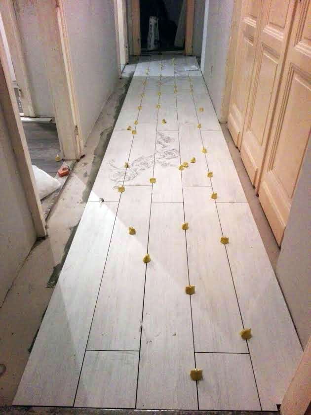 új burkolat az előszobába