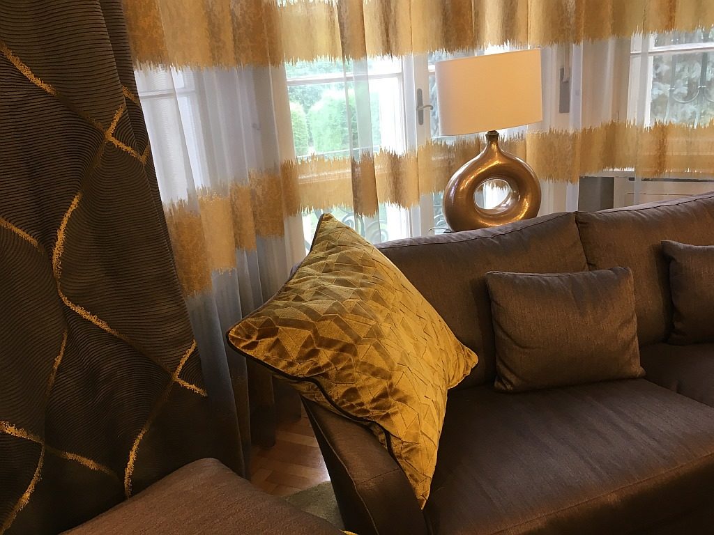 Csodás barna és óarany textilek a JAB-tól