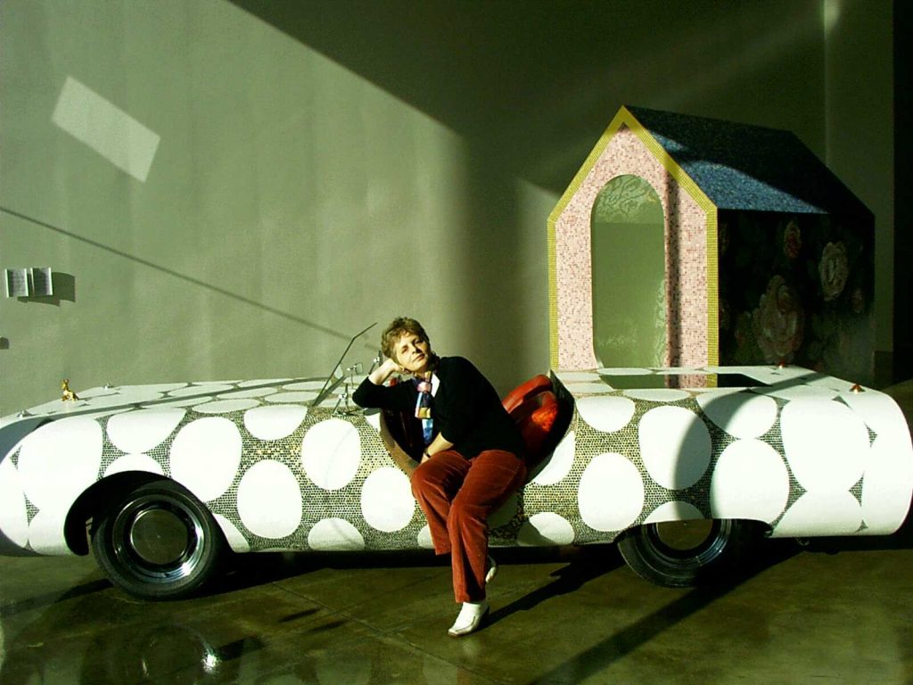 Marcel Wanders borította be Bisazza üvgmozaikkal az amerikai autót.